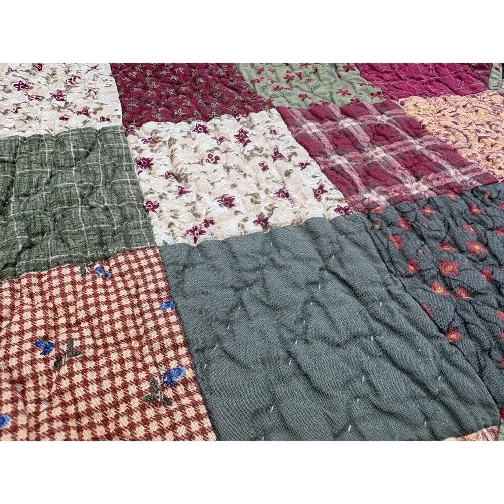 One pair of quilted placemates in bright colorful Pattern